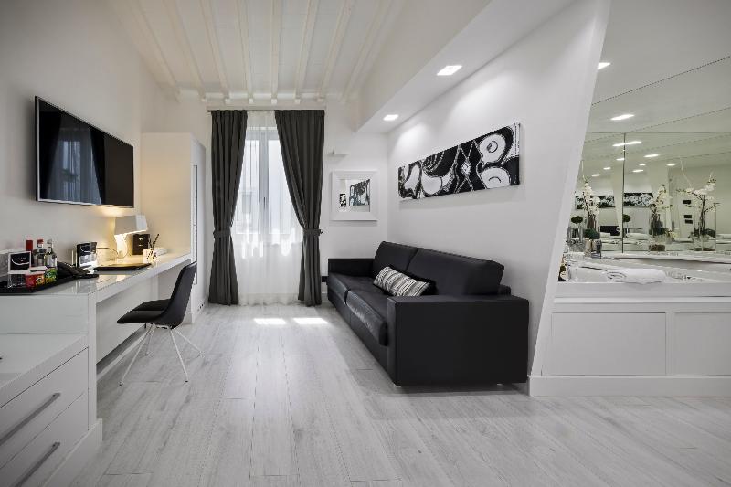 سوییت سوپریور, Lhp Hotel River & Spa