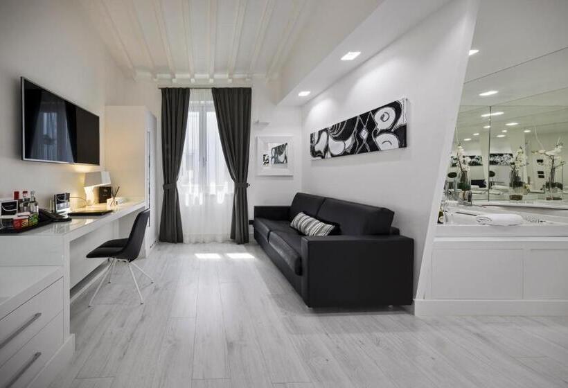 سوییت سوپریور, Lhp Hotel River & Spa