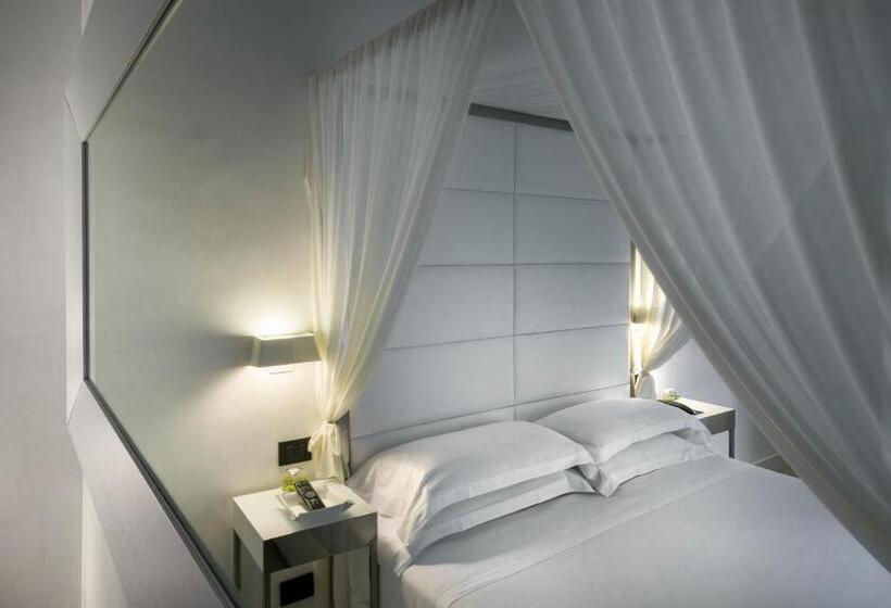 سوییت سوپریور, Lhp Hotel River & Spa