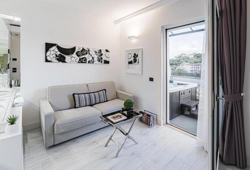 سوئیت دولوکس با چشم‌انداز, Lhp Hotel River & Spa