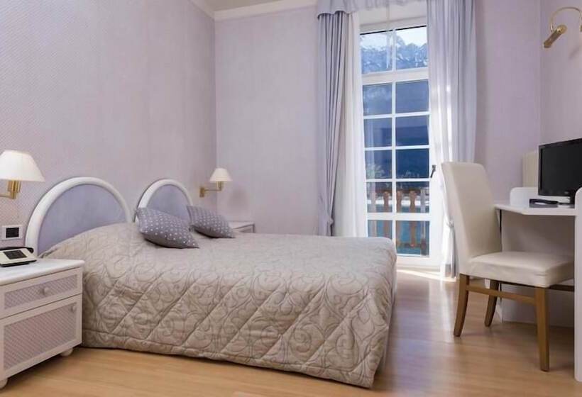 غرفة قياسية ثلاثية, Grand Hotel Molveno