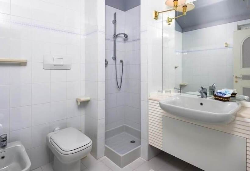 غرفة قياسية ثلاثية, Grand Hotel Molveno