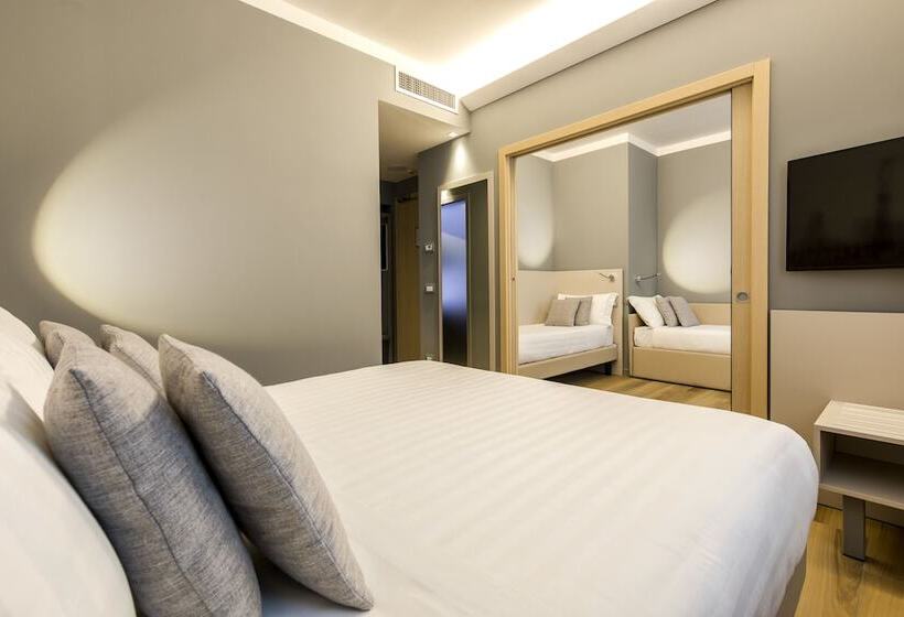 اتاق استاندارد سه نفره, 43 Station