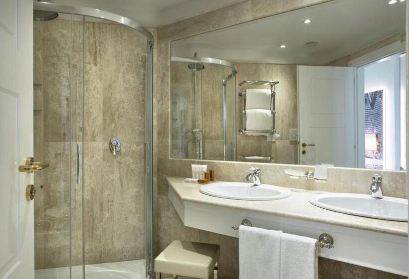 חדר דלוקס, Abi d'Oru