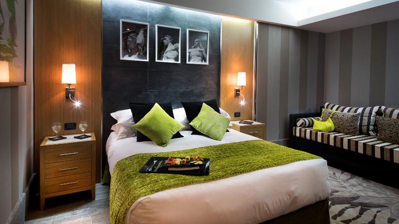 חדר אקזקיוטיב, Ariston