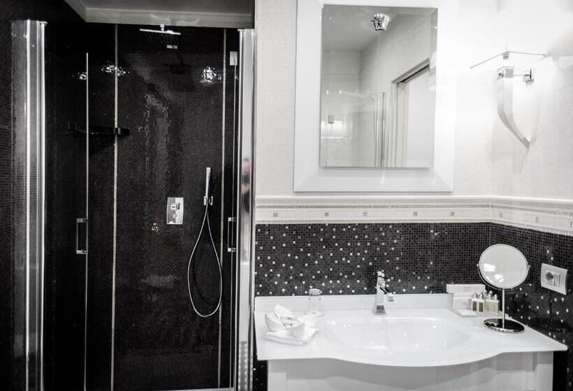 جناح جونيور, Best Western Premier Milano Palace