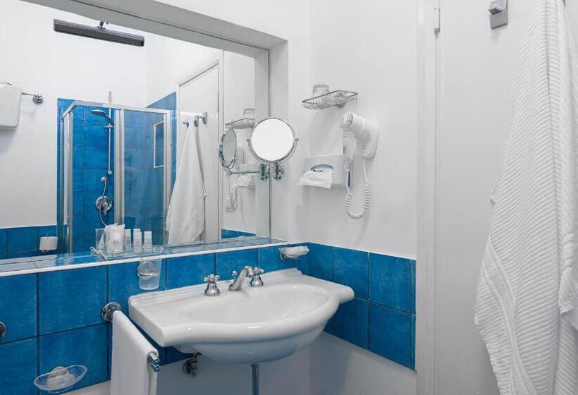 חדר קלאסי, Chiaia Di Luna