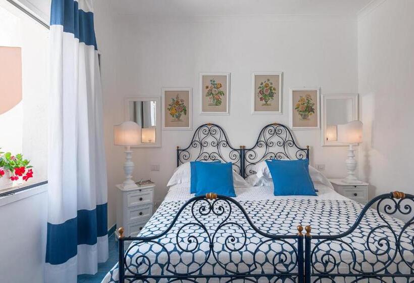 חדר קלאסי לשלושה, Chiaia Di Luna