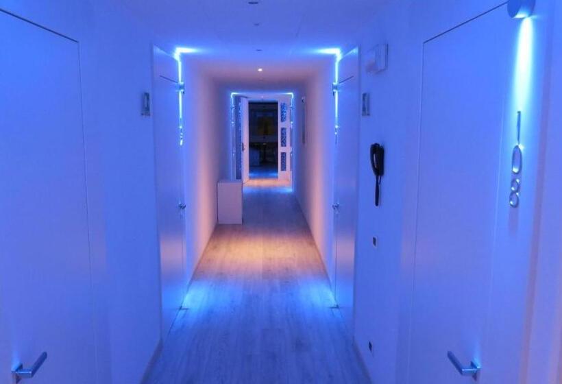 חדר סופריור לשלושה, Eden