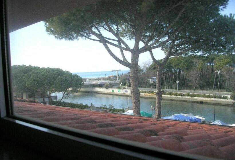 חדר משפחתי, Eden