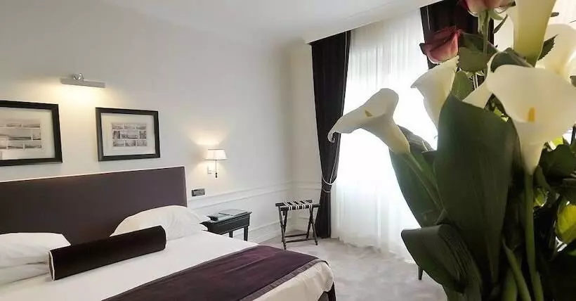 اتاق اجرایی, Grand Hotel Oriente