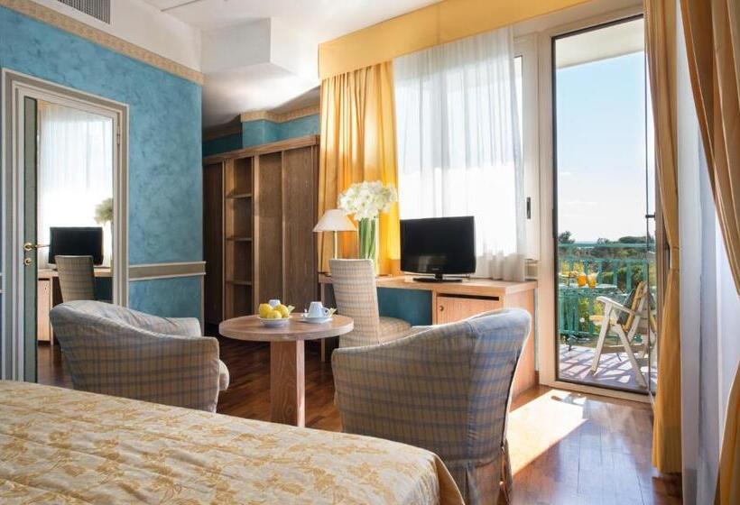 חדר סופריור עם מרפסת, Grand Hotel Panoramic