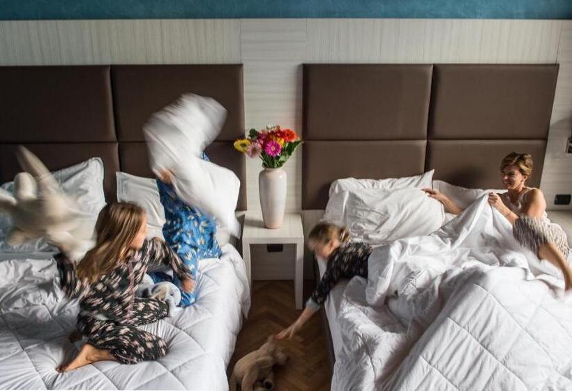 חדר סטנדרט לארבעה, Grand Hotel Panoramic