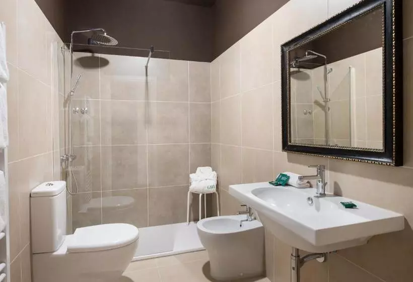 اتاق استاندارد چهار تخته, Grand Hotel Panoramic