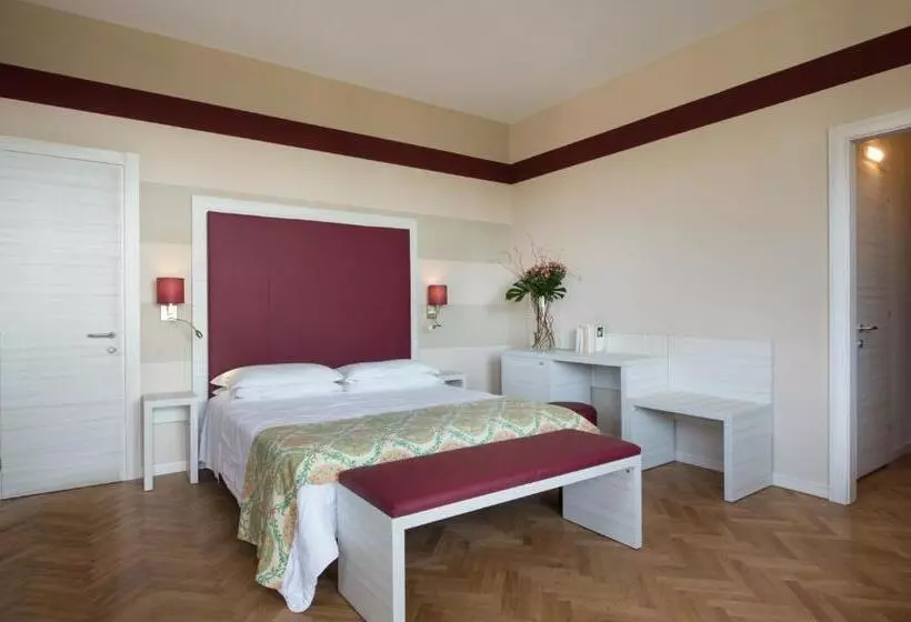 سوییت جونیور لوکس, Grand Hotel Panoramic