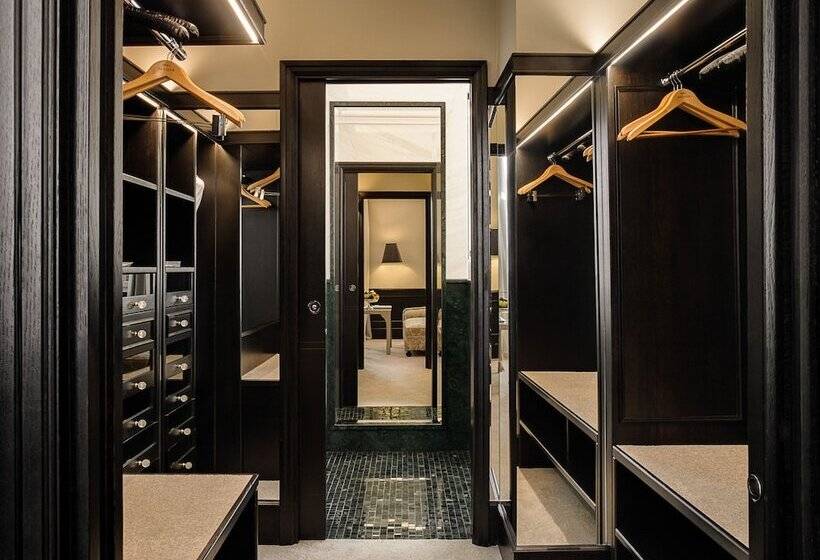 Camera Deluxe, Hassler Roma