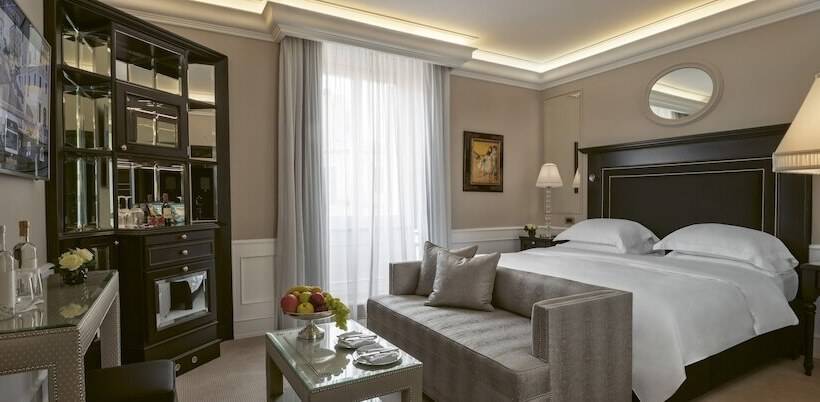 Camera Deluxe, Hassler Roma