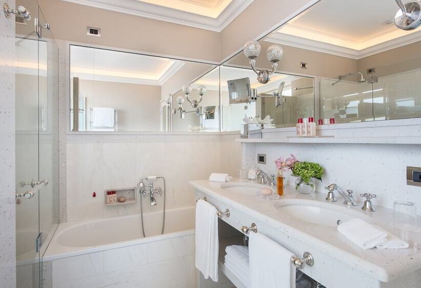 Camera Deluxe, Hassler Roma