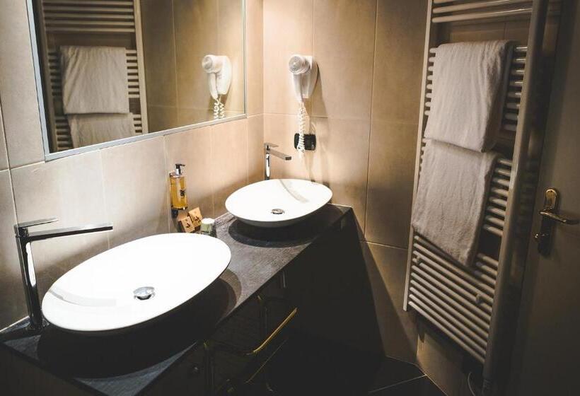 جناح جونيور مطل علي البحيرة, L'approdo