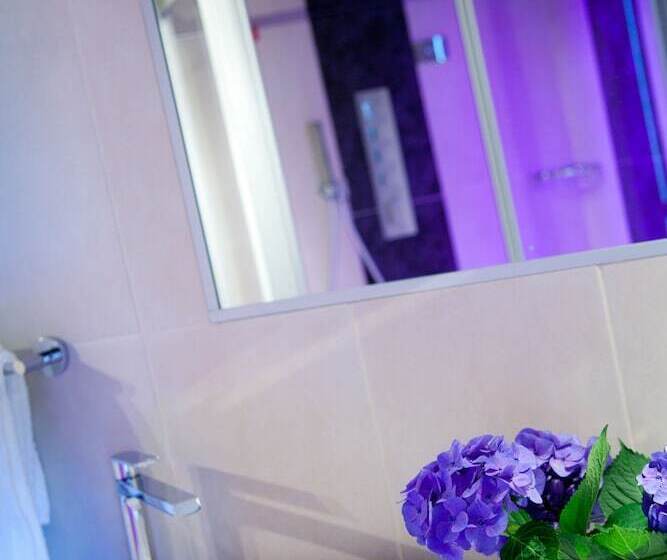 غرفة قياسية مطلّة علي البحيرة, L'approdo