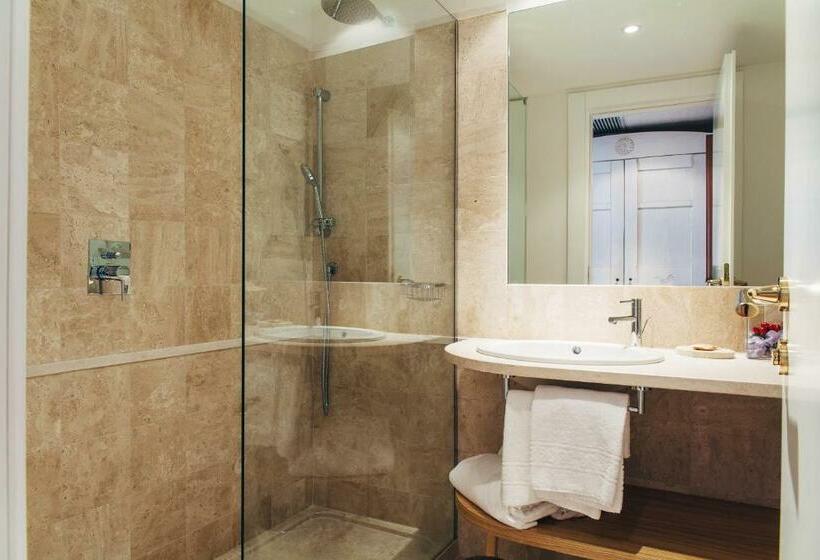 اتاق استاندارد با چشمانداز دریا, Luci Di La Muntagna