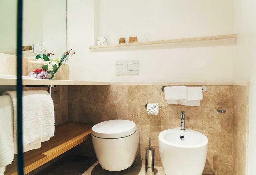 اتاق استاندارد, Luci Di La Muntagna