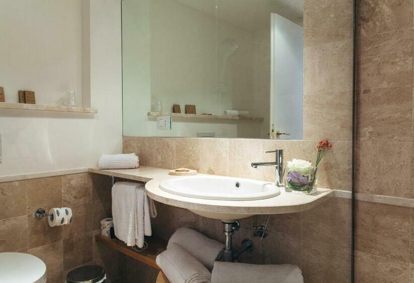 اتاق استاندارد, Luci Di La Muntagna