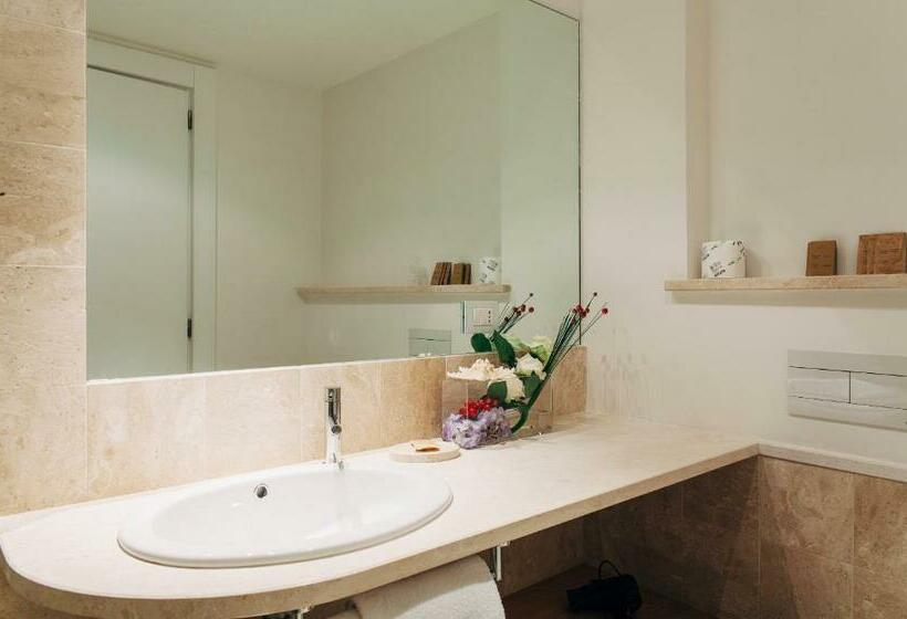 اتاق استاندارد, Luci Di La Muntagna