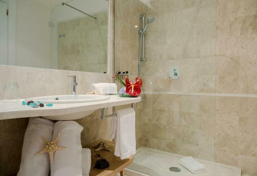 سوییت جونیور با چشمانداز دریا, Luci Di La Muntagna