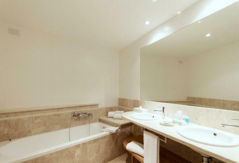 سوییت با چشمانداز دریا, Luci Di La Muntagna