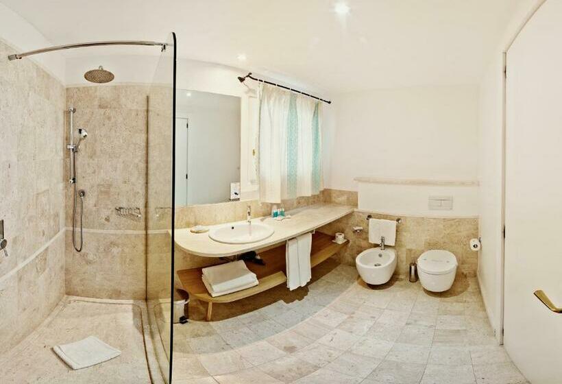 اتاق استاندارد سه نفره, Luci Di La Muntagna