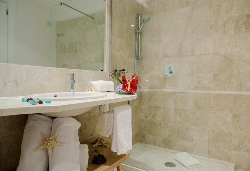 سوییت جونیور با چشمانداز دریا, Luci Di La Muntagna