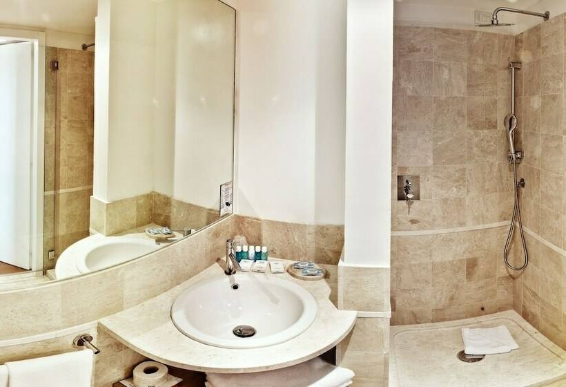 اتاق اکونومی, Luci Di La Muntagna