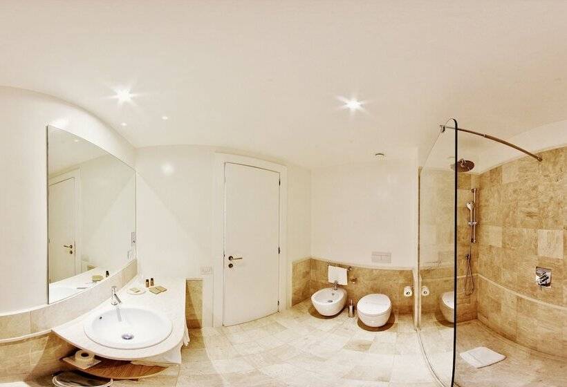 اتاق استاندارد سه نفره, Luci Di La Muntagna