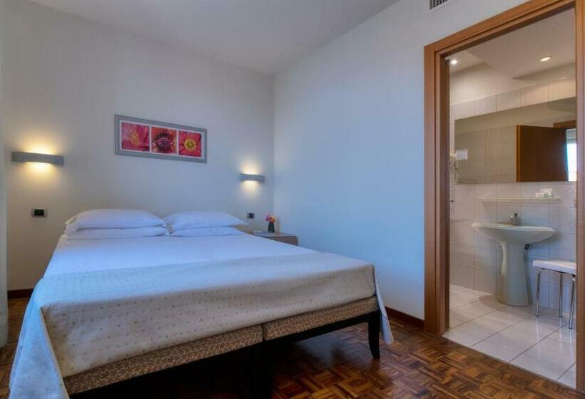 غرفة قياسية, Park