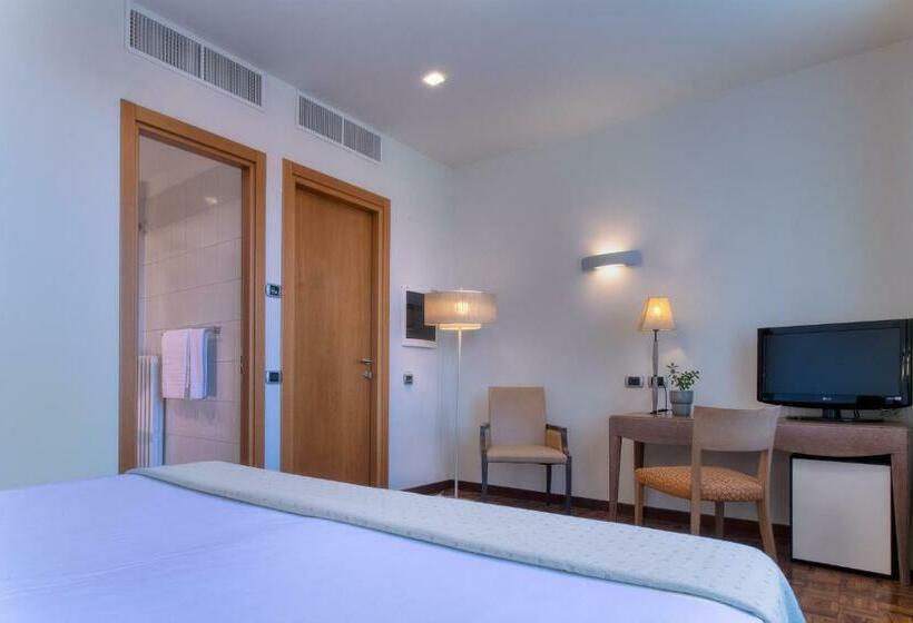 غرفة قياسية, Park