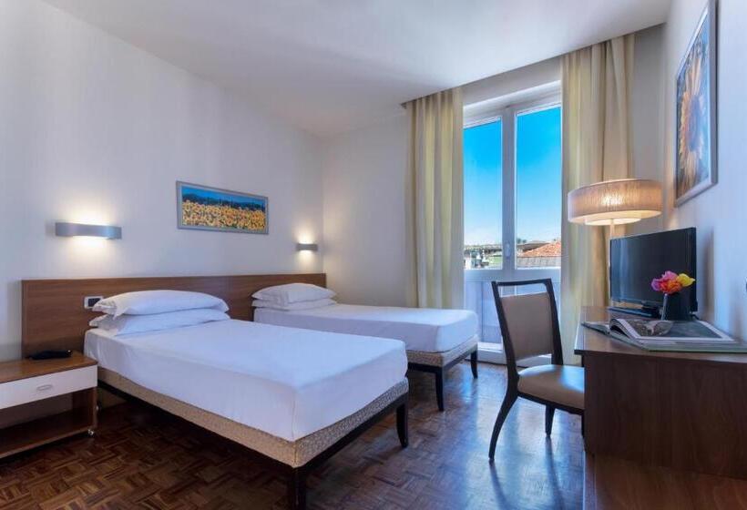 غرفة قياسية, Park