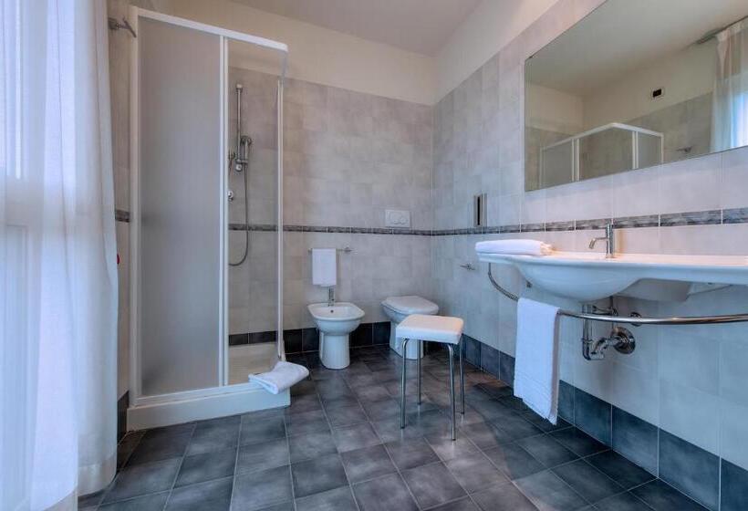 غرفة قياسية ثلاثية, Park