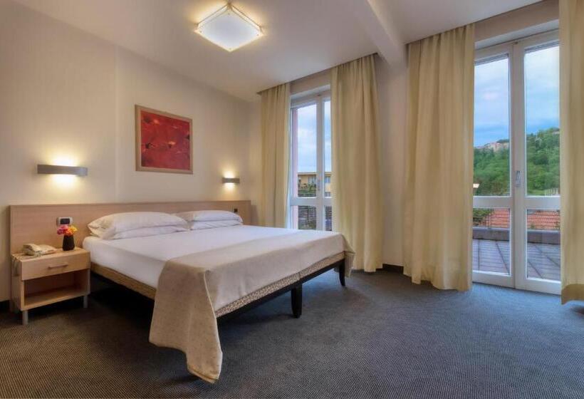 جناح جونيور, Park