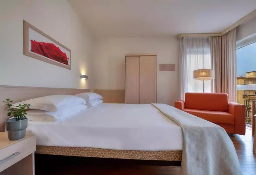 Standard Kolmen Hengen Huone Näkymä, B&b Hotels Park Hotel Mondovi