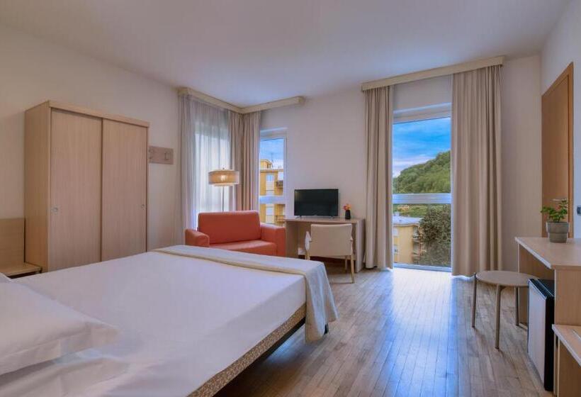 غرفة قياسية ثلاثية ذات اطلالة, Park