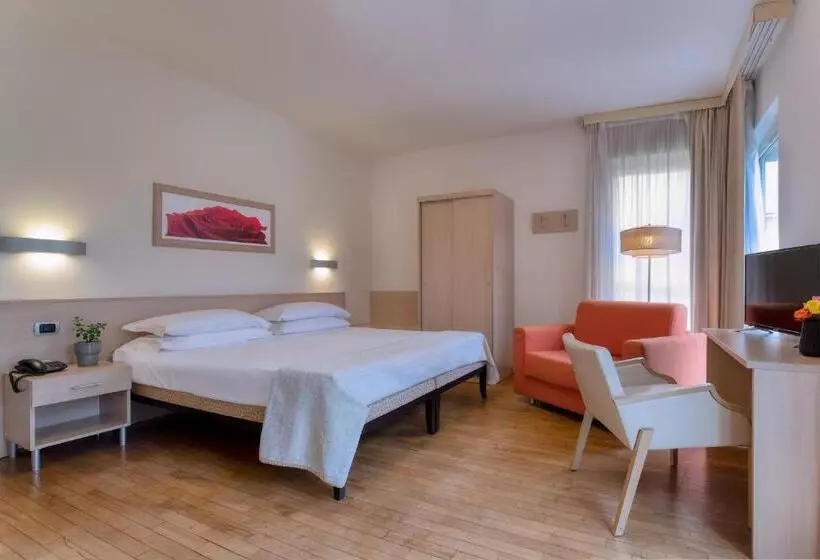 Standard Kolmen Hengen Huone Näkymä, B&b Hotels Park Hotel Mondovi