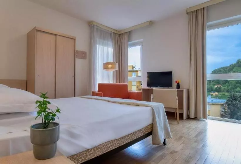 Standard Kolmen Hengen Huone Näkymä, B&b Hotels Park Hotel Mondovi