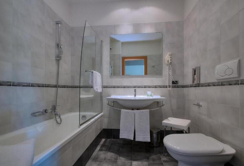 جناح جونيور ديلوكس, Park