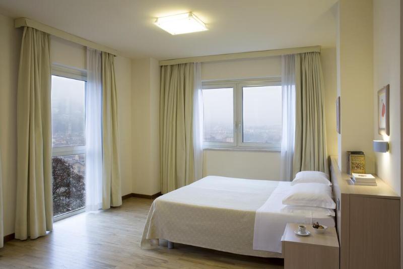 جناح جونيور, Park