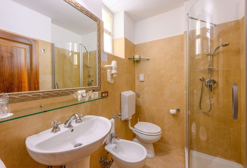 اتاق اکونومی یک تخته, Posta