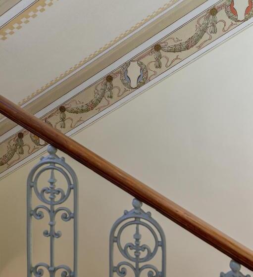 اتاق اکونومی یک تخته, Posta