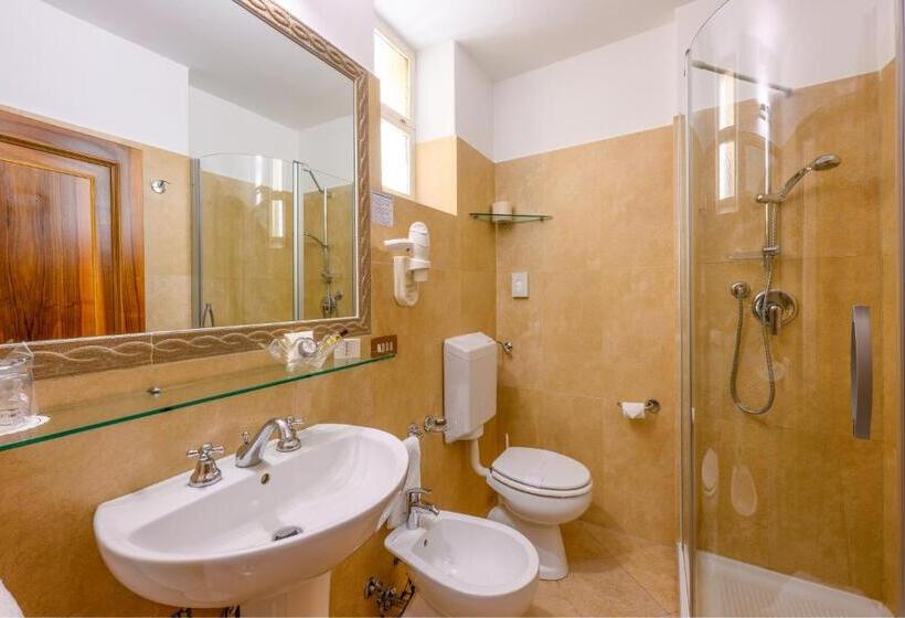 اتاق اکونومی یک تخته, Posta