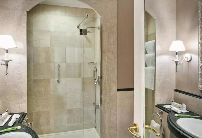 سوئیت با تخت بزرگ, Rome Marriott Grand Hotel Flora
