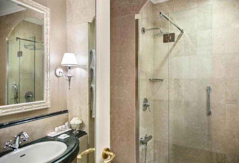 Номер Deluxe Кровать Кинг, Rome Marriott Grand Hotel Flora